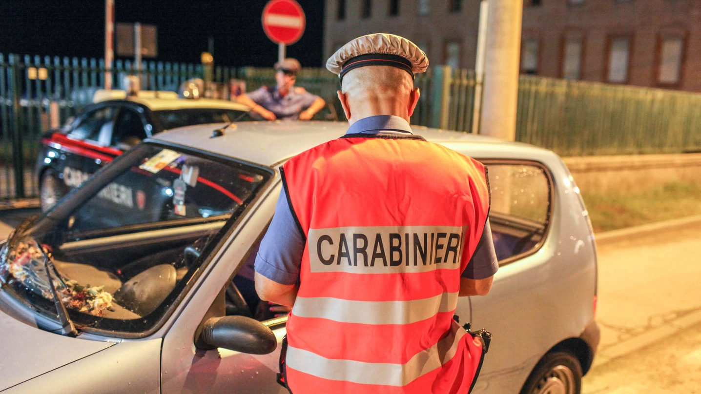 Etilometro, un controllo dei carabinieri (foto Pasquale Bove)