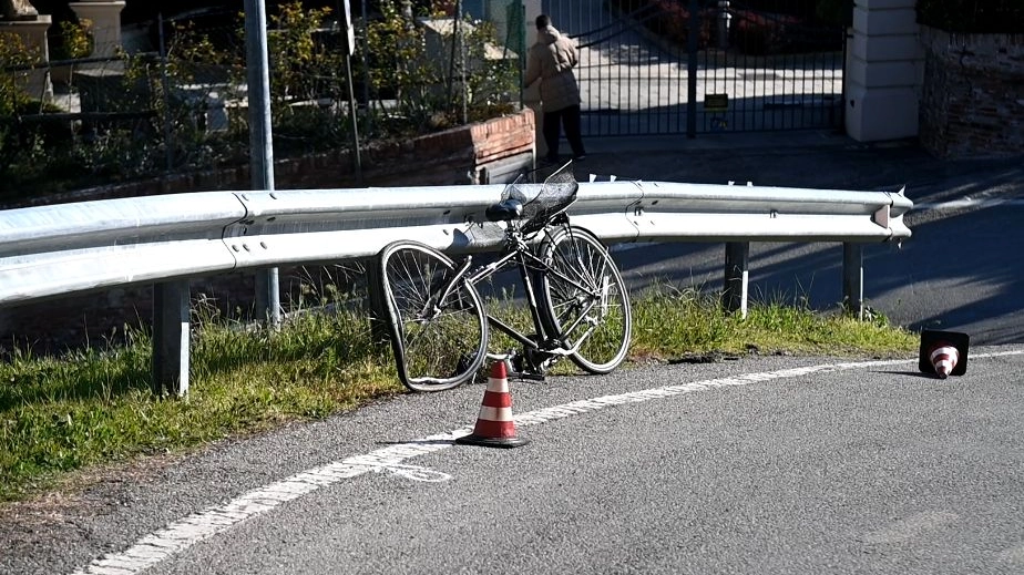 Incidente in bici alle Orfanelle, grave un ragazzo di 21 anni