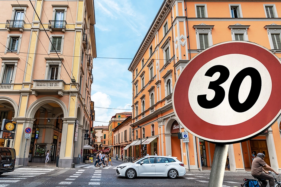 Bologna: limite dei 30 all'ora in città. Transizione dal primo luglio 2023 e multe da gennaio 2024