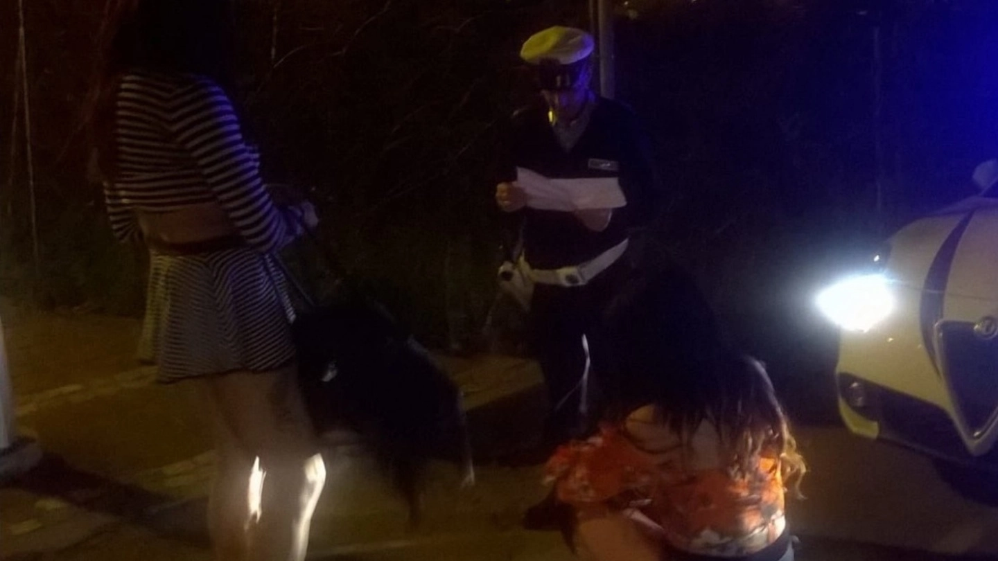 I controlli  anti prostituzione svolti dalla polizia municipale nella serata del 21 aprile sulle strade  di Riccione, senza che scattassero sanzioni 
