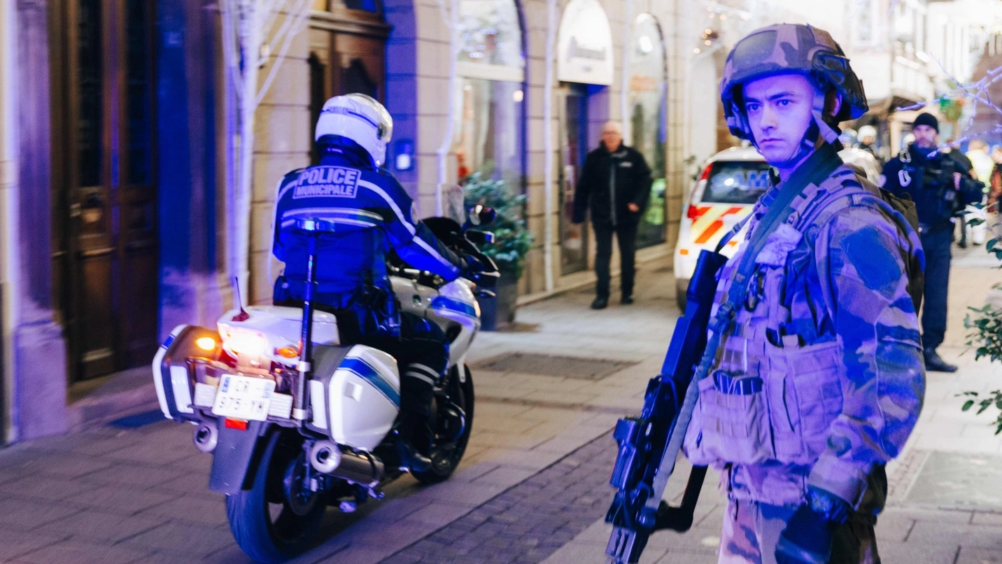 Un militare per le strade di Strasburgo