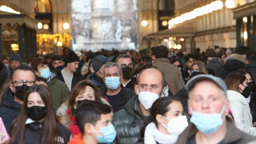 Milano, mascherine obbligatorie in centro (Imagoeconomica)