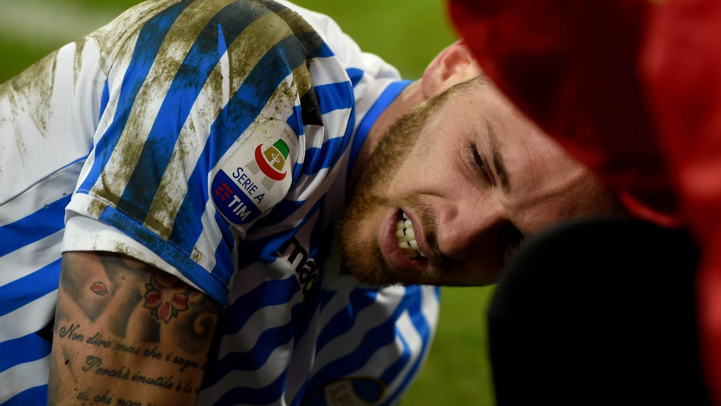 Lazzari sofferente per l’infortunio alla caviglia durante la gara al ‘Mazza’ contro l’Udinese