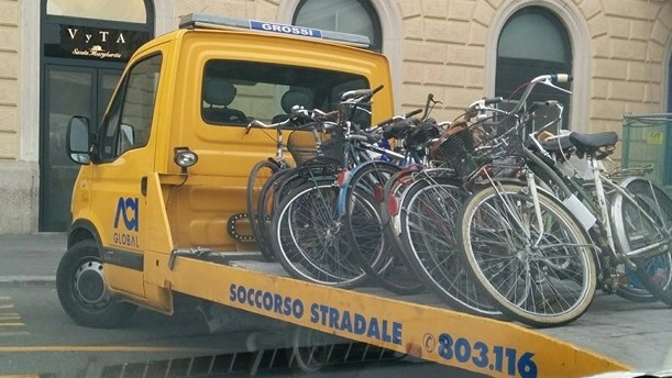Le biciclette rimosse in stazione