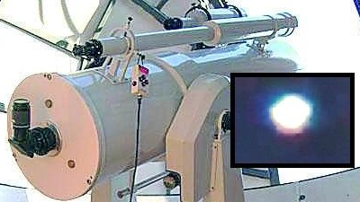 Un telescopio. Nella foto piccola, fotogramma del filmato di Giancarlo Brunetti 