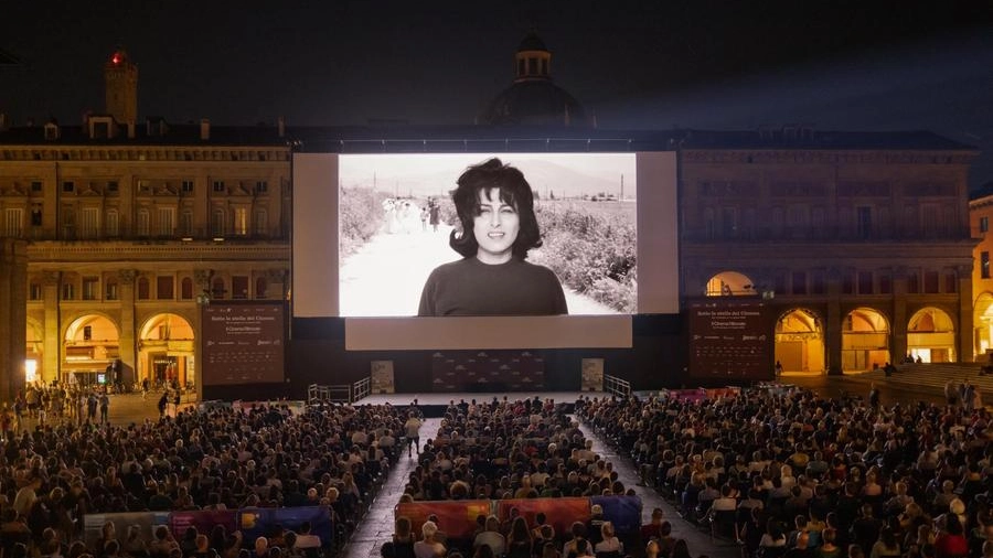 Cineteca, l’eccellenza  Duecentomila persone  in piazza Maggiore   per vedere i capolavori    
