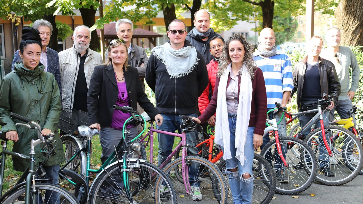 I promotori della donazione delle biciclette ai ragazzi di Villa Pambera