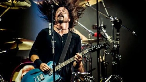Dave Grohl, polistrumentista, prima batterista dei Nirvana poi fondatore dei Foo Fighters