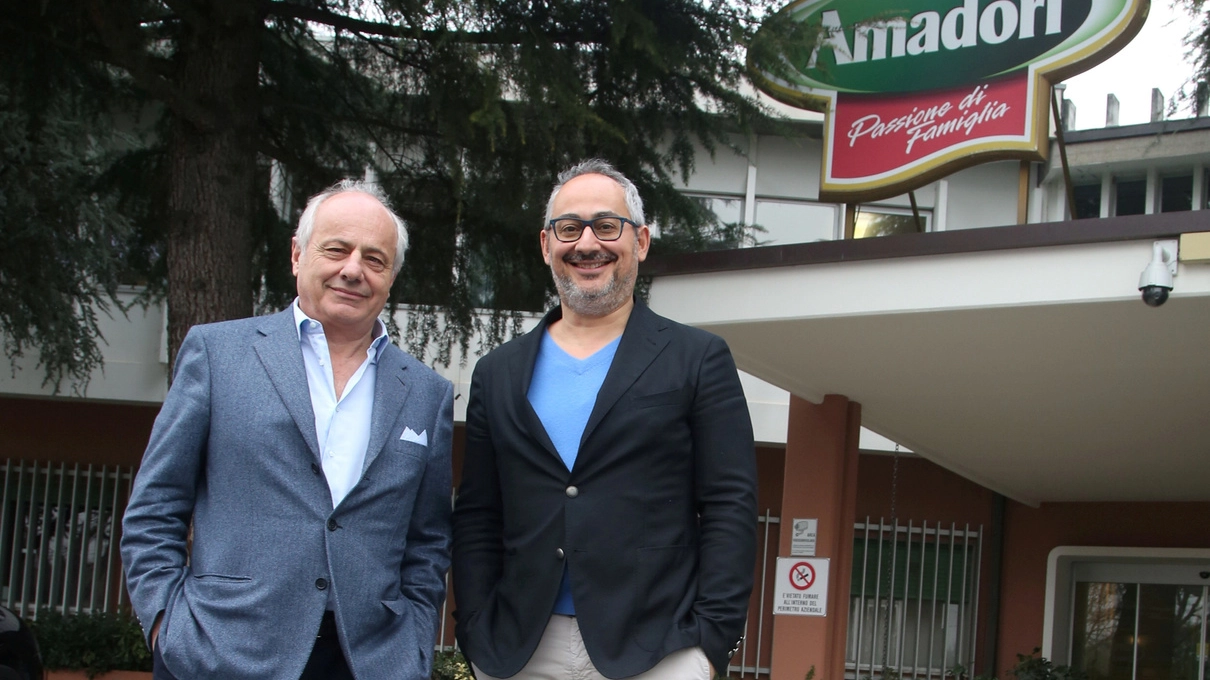 Flavio e Denis Amadori davanti alla sede dell’azienda (foto Luca Ravaglia)