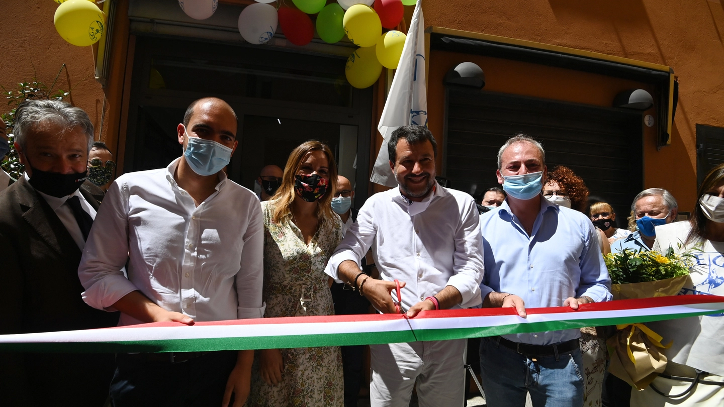 Matteo Salvini a Bologna inaugura la sede della Lega (FotoSchicchi)