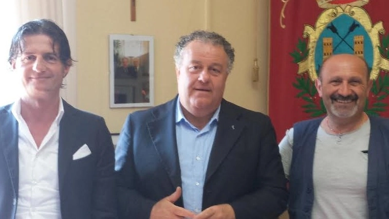 Da sinistra Paolo Vangelista, il sindaco Massimo Bulbi e Duilio Rocchi