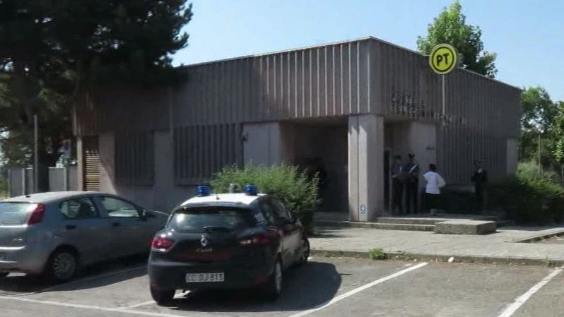 L’ufficio postale rapinato a San Giovanni in Marignano (foto Migliorini)