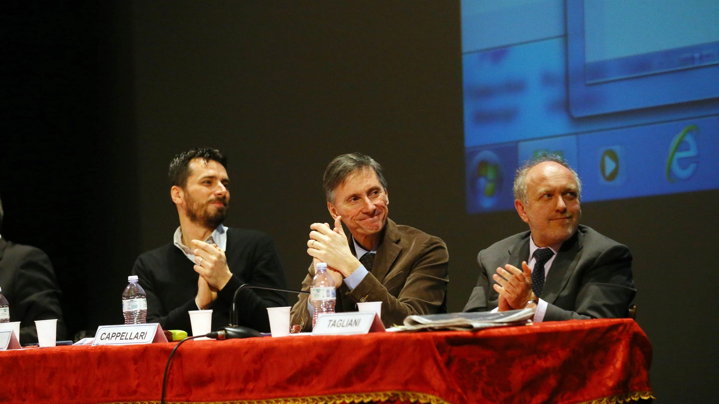Il sindaco Tiziano Tagliani (a destra) con i rappresentanti dei risparmiatori azzerati