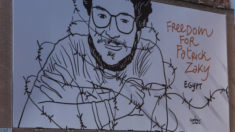Enorme illustrazione a Bologna per chiedere la liberazione di Patrick Zaki