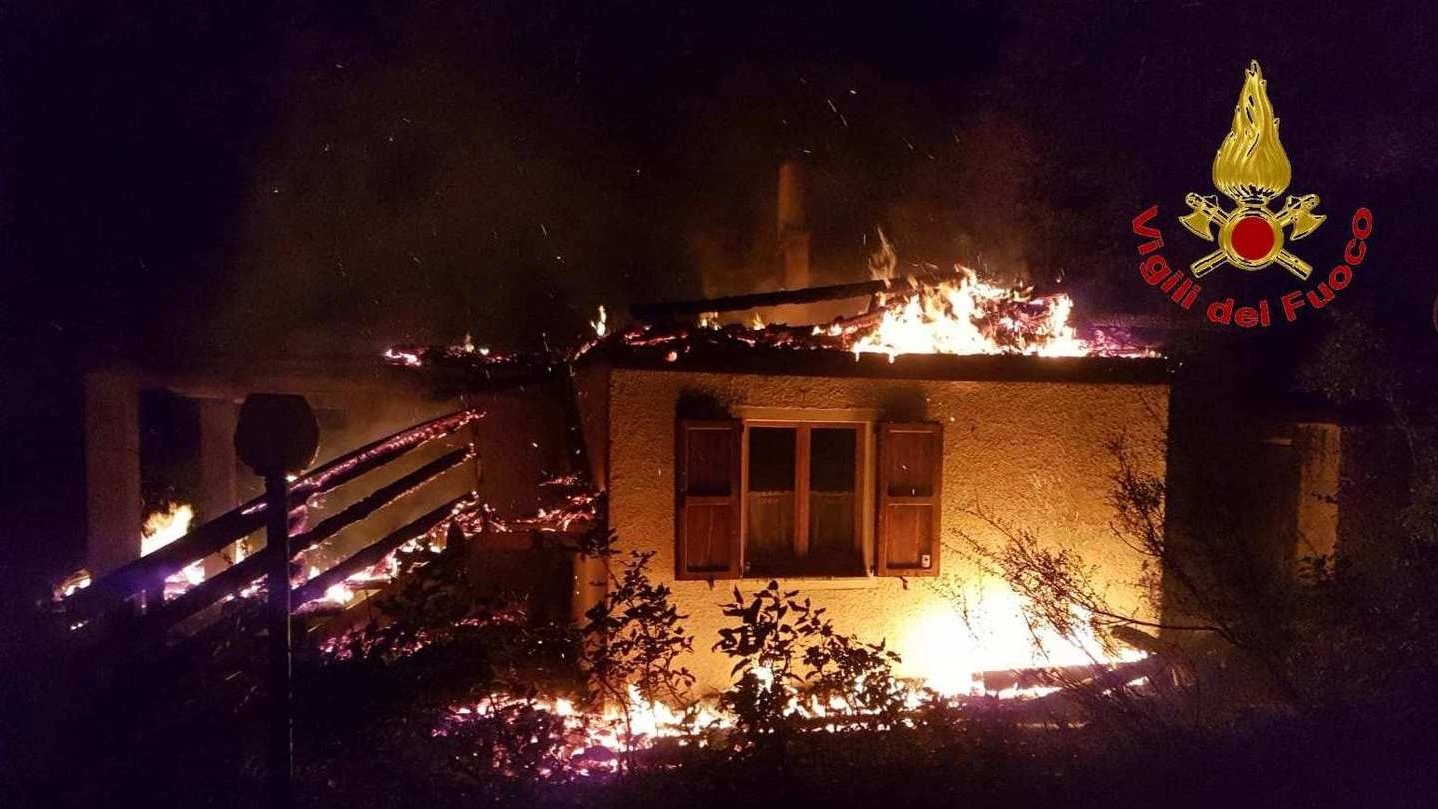 Incendio a Bolognola, brucia una casa