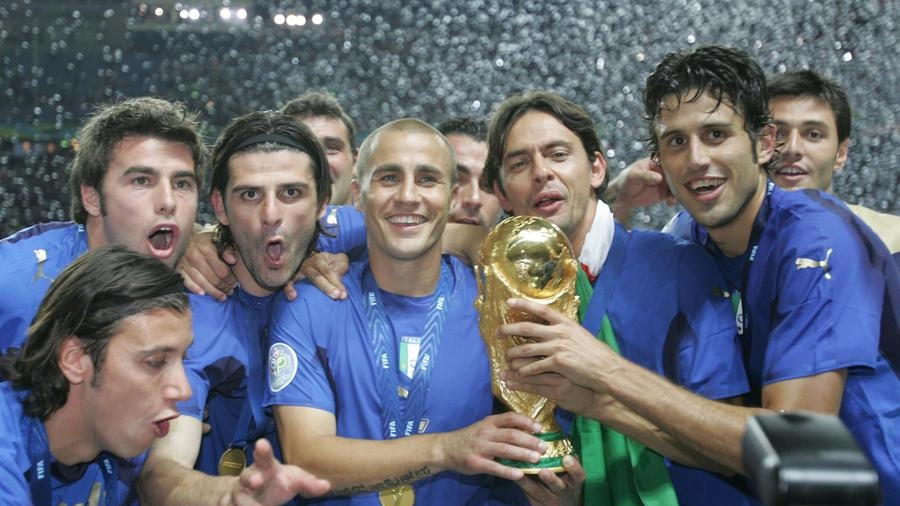 L'Italia festeggia il Mondiale 2006 con la Coppa del Mondo