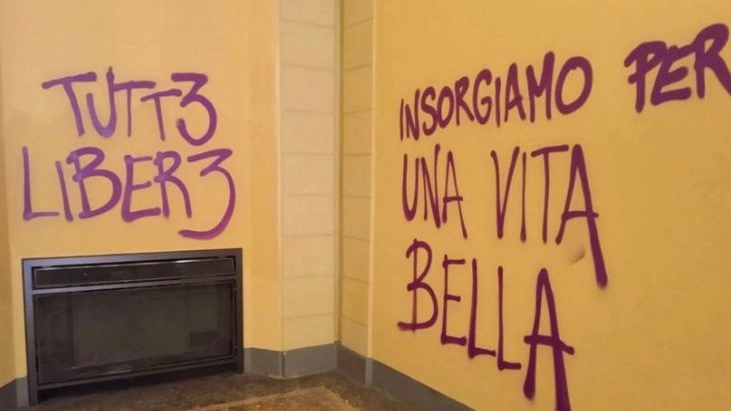 Graffiti e scritte tornano nella zona universitaria