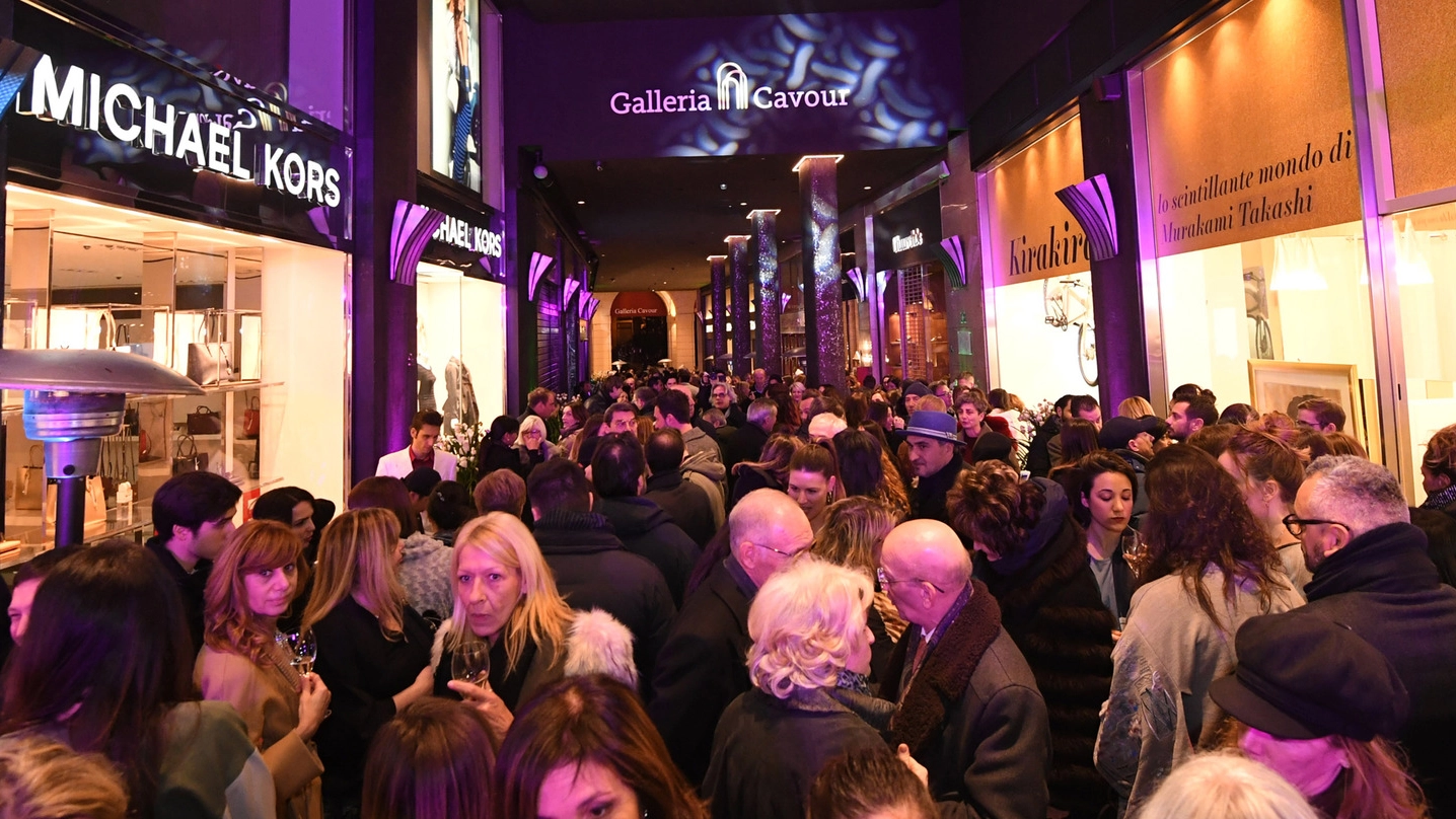 La Galleria Cavour piena per il vernissage della mostra (foto Schicchi)