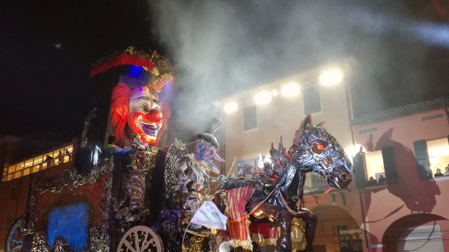 Carnevale Cento 2019, la parata dopo la vittoria