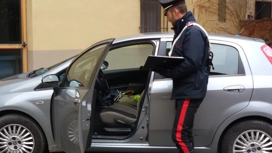Un carabiniere con l'auto rubata