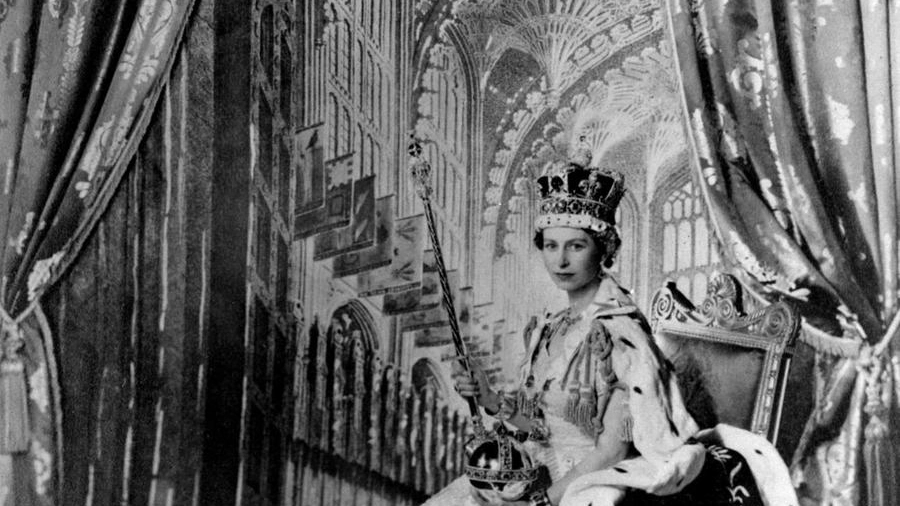 La Regina Elisabetta nel giorno dell'incoronazione (Ansa)