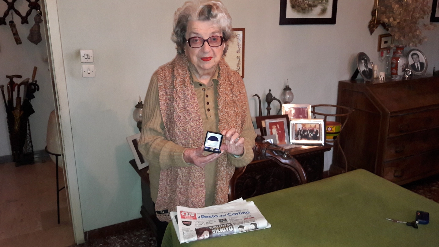 Anna Lazzarini, 102 anni, assidua lettrice del Resto del Carlino: è abbonata dal lontano 1948