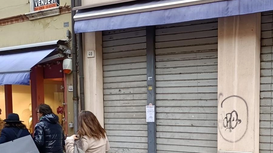 Ieri la gioielleria di Giovanni Pedrosi a Santarcangelo è rimasta chiusa dopo il furto subito nella notte