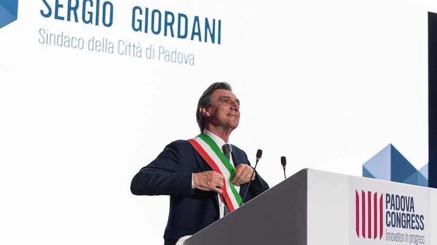 Il sindaco Sergio Giordani