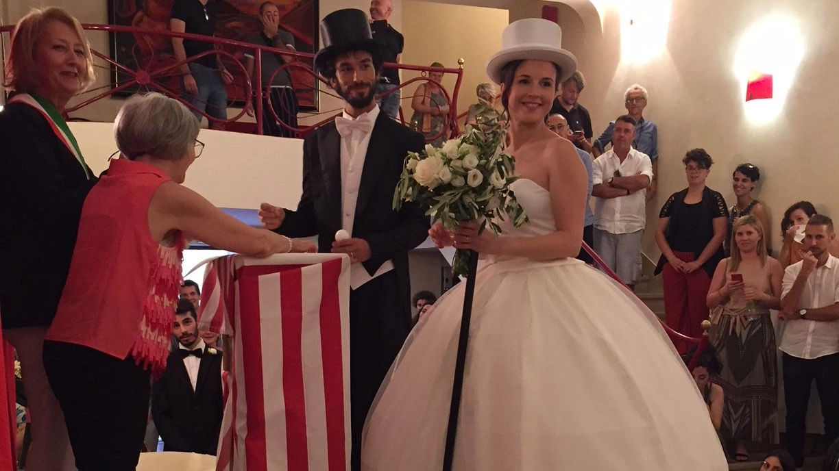 Matrimonio sui trampoli a Montegranaro