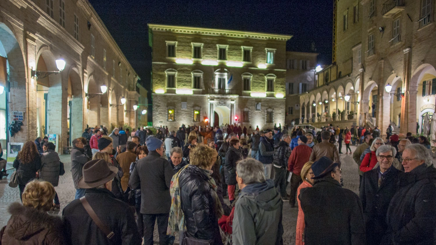 Fermo, piazza del Popolo (Foto Zeppilli)