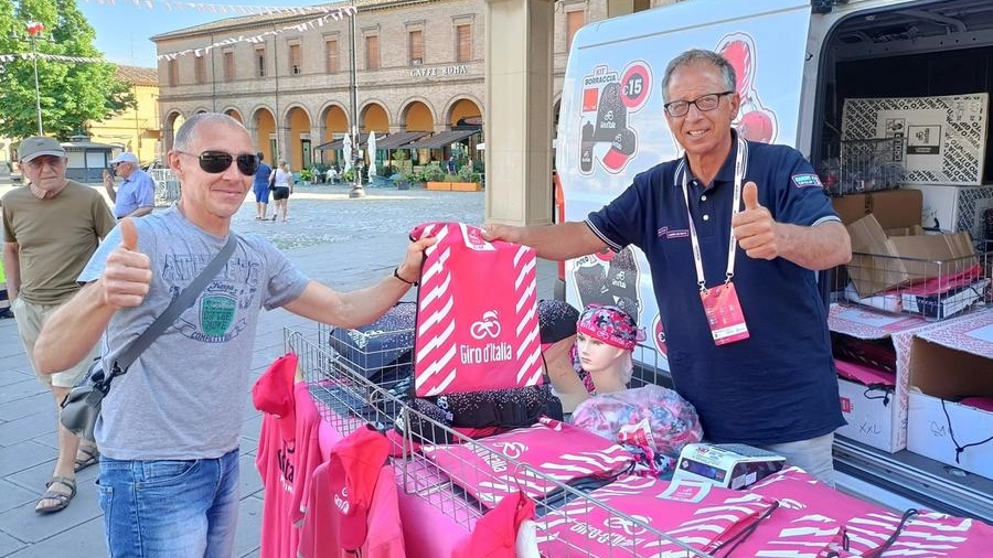 Uno degli stand del ‘Villaggio in rosa’ allestito per il Giro d’Italia