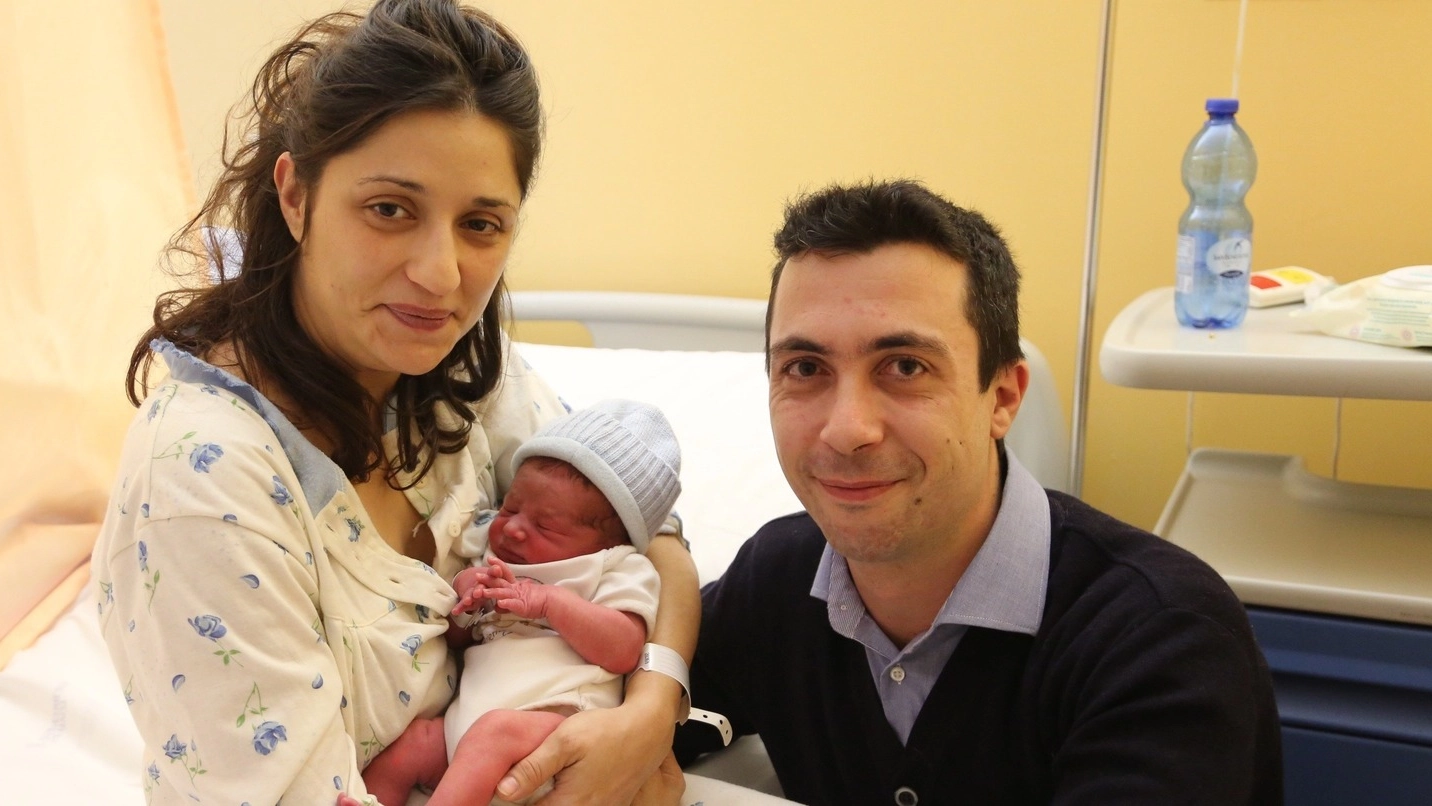 Il primo nato Samuele con la mamma Antonietta  e il padre Riccardo