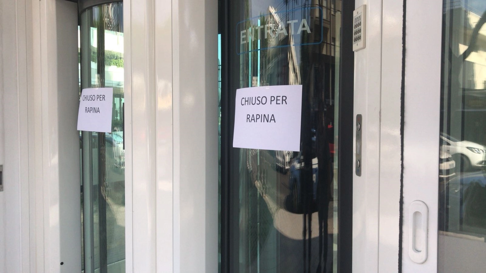 La filiale di Rimini Banca rapinata questa mattina in viale Vespucci