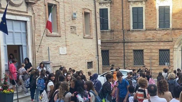 

Riapre la scuola di San Vito a Recanati: "Viabilità da rivedere"
