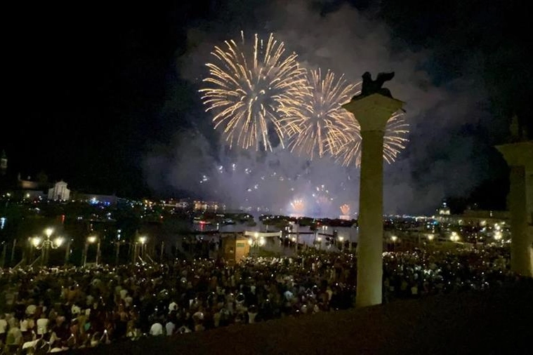 Venezia, fuochi d'artificio per la Festa del Redentore 2022