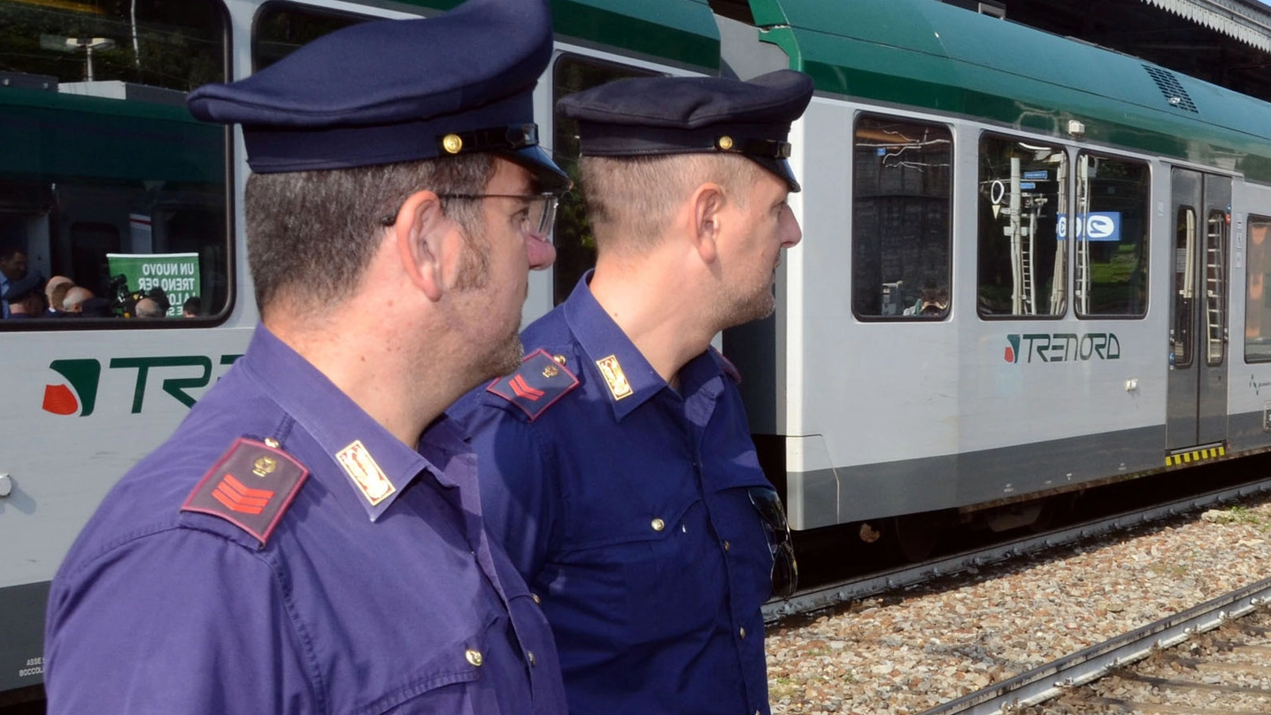 La polizia ferroviaria indaga sull'episodio (foto di repertorio)