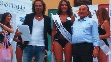 La vincitrice Amanda Beneventi, Antonio Monti e il presentatore Nearco