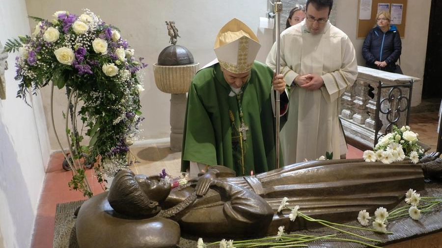 Il cardinale Cantoni celebra la beata Benedetta    