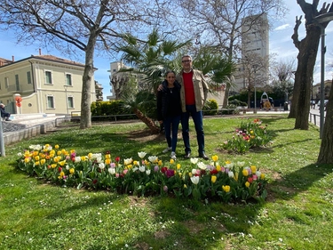 Pesaro, nel “Giardino della vita” sono sbocciati 565 tulipani: uno per ogni nato