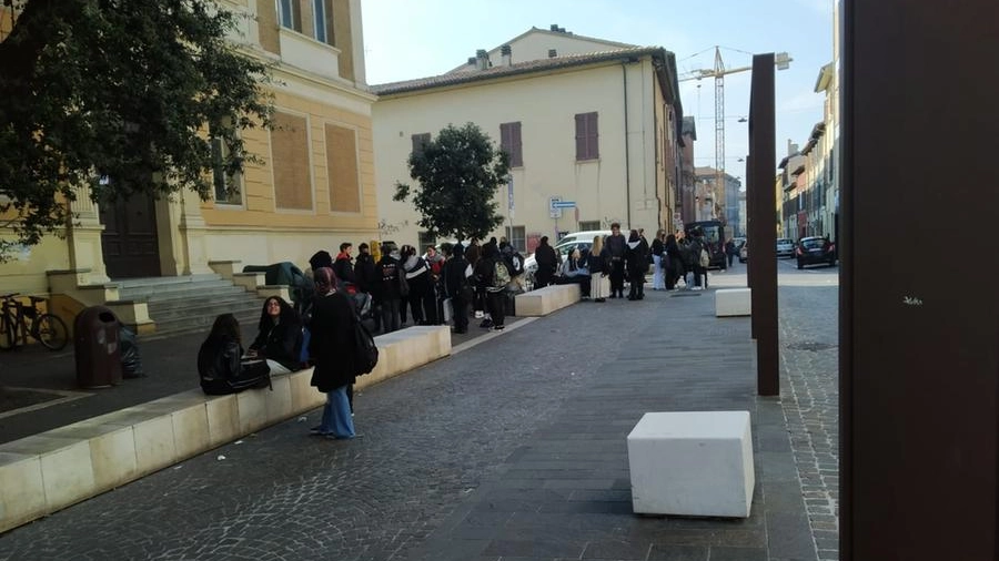Terremoto a Pesaro Urbino: scuole evacuate, il liceo Mengaroni 