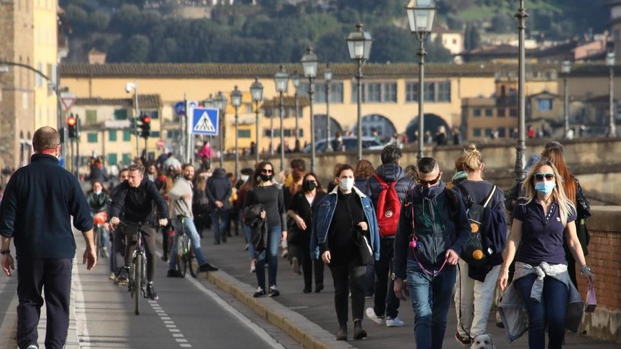 Gente a passeggio a Firenze (New Press Photo)