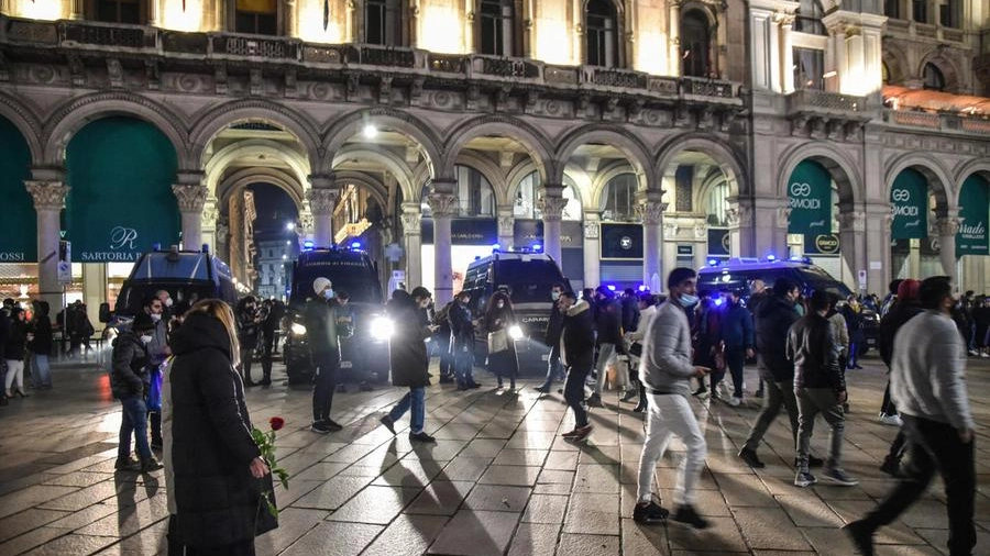 La polizia presidia piazza Duomo la notte di Capodanno