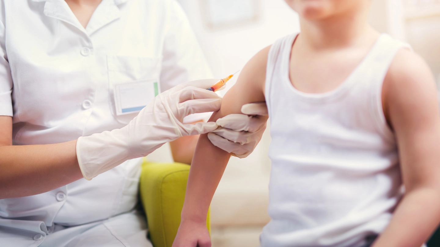 Il decreto obbliga alle vaccinazioni