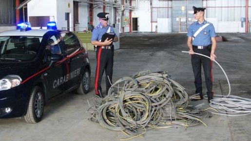I cavi di rame recuperati dai carabinieri