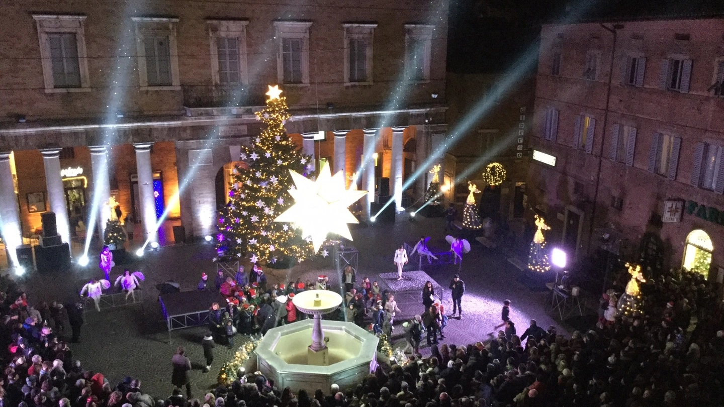 Natale a Urbino, spettacolo di luci e colori (Foto Ottaviani)