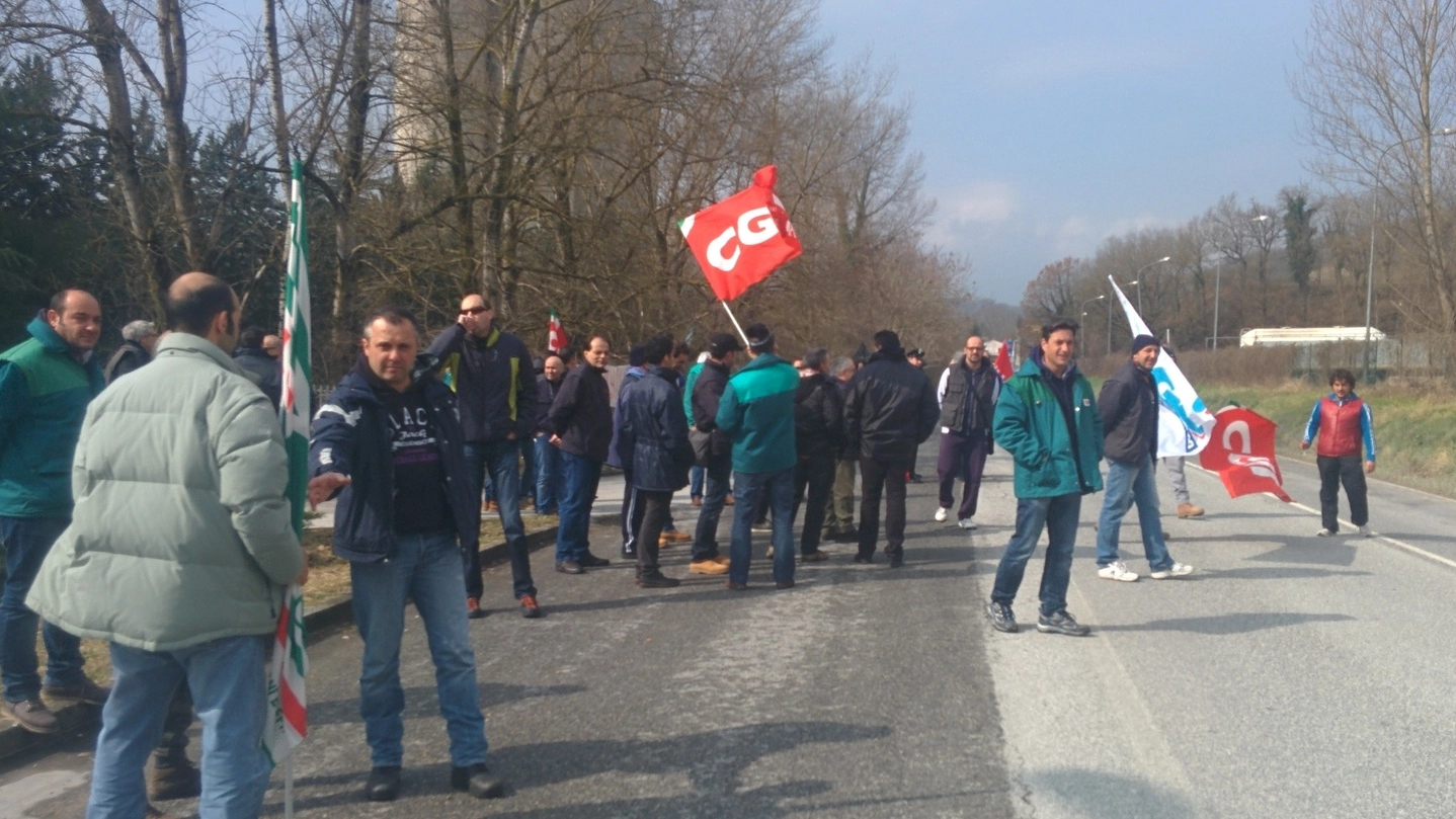 La manifestazione dei lavoratori a Castelraimondo