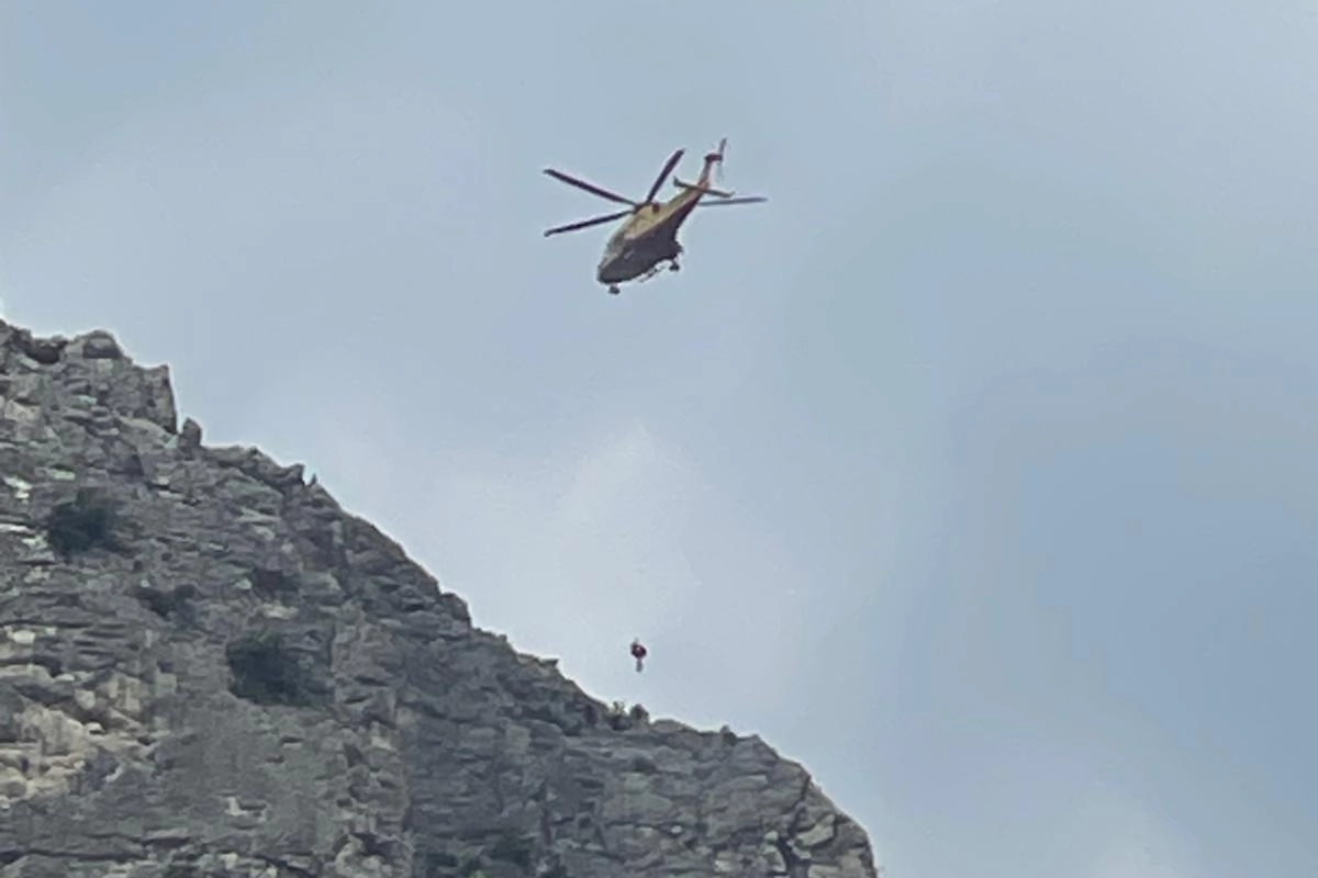 Alpinista morto d'infarto alla Balza della Pezza (Piobbico), il soccorso alpino salva gli altri sei in cordata