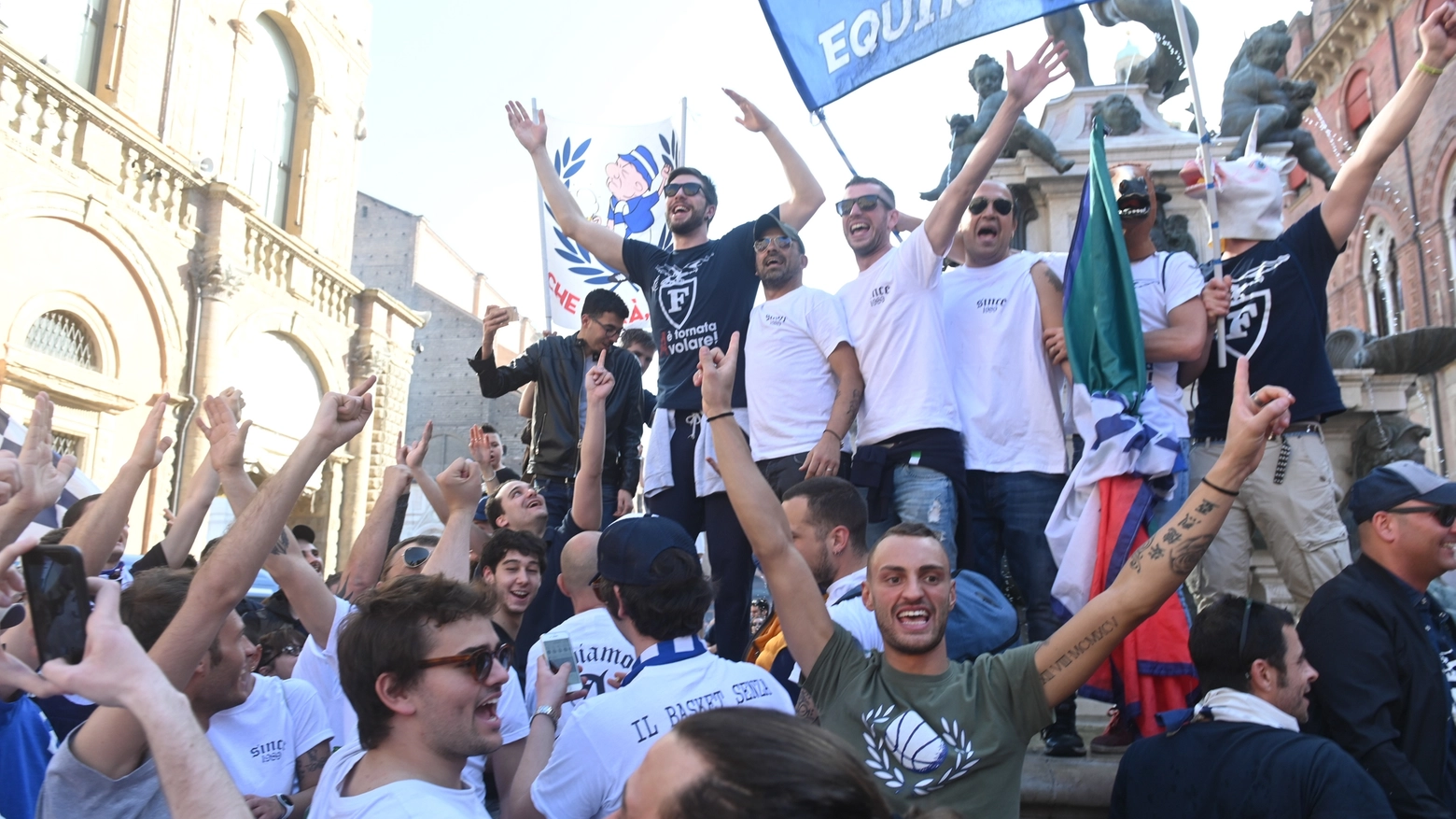 Fortitudo torna in Serie A, la festa in piazza Maggiore (Foto Schicchi)