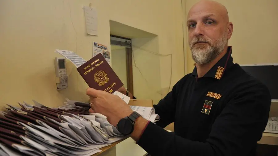 Problemi in tutta Italia con il rilascio dei passaporti, ma a Bologna no