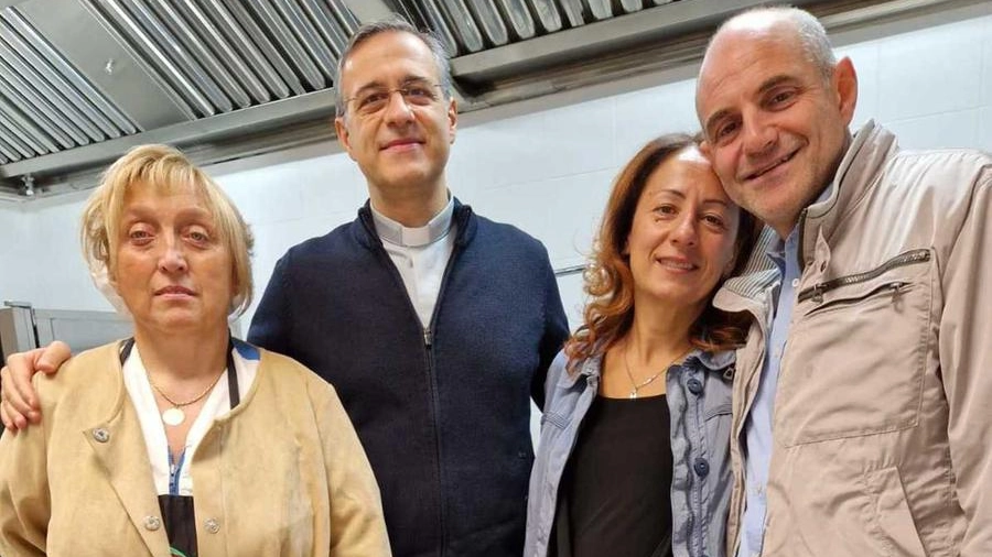 Maria ’Luisa’ Stefanelli, don Paolo Russo, Cristina Cerè e Massimiliano Bellucci